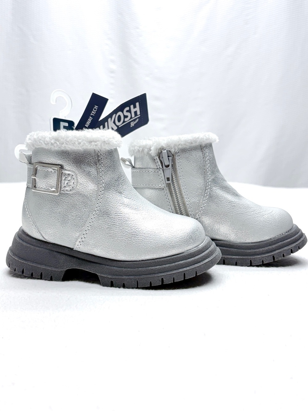 OshKosh Hazel Cozy Boots Girls 5 Silver Faux Fur Zip NWT